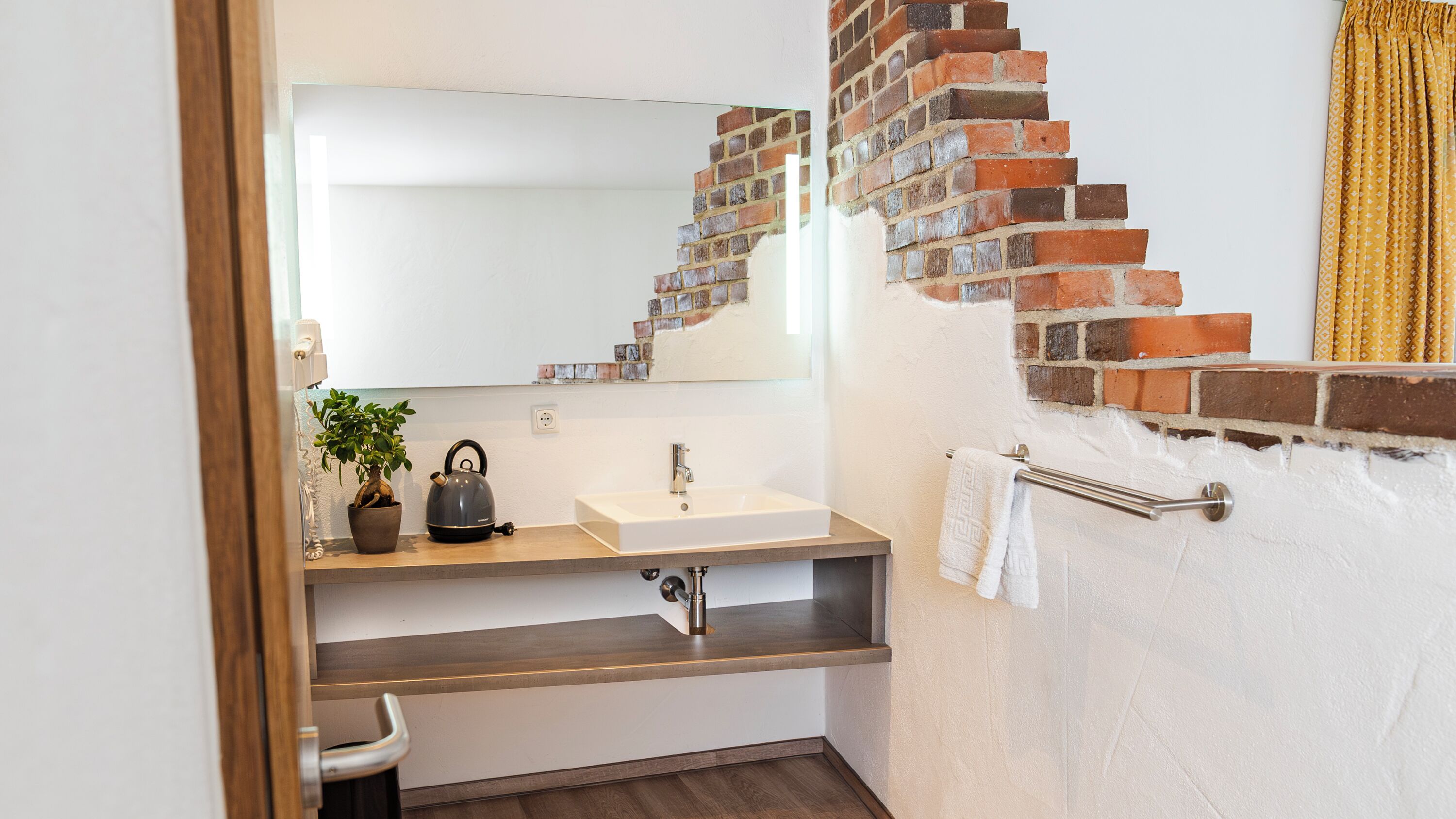 Double or Twin Room | In-room safe, desk, laptop workspace, blackout drapes