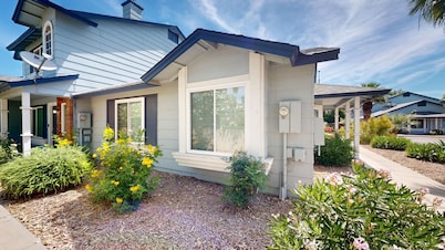 971 sf 2 Bedroom 2 Bath Townhouse 3 mi to Westgate