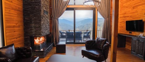Honeymoon bungalow, 1 slaapkamer, uitzicht op bergen, uitzicht op zee | Woonruimte | Een televisie