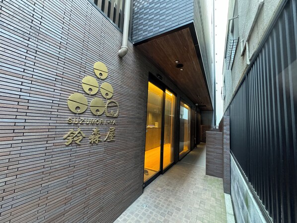 المنشأة من الخارج