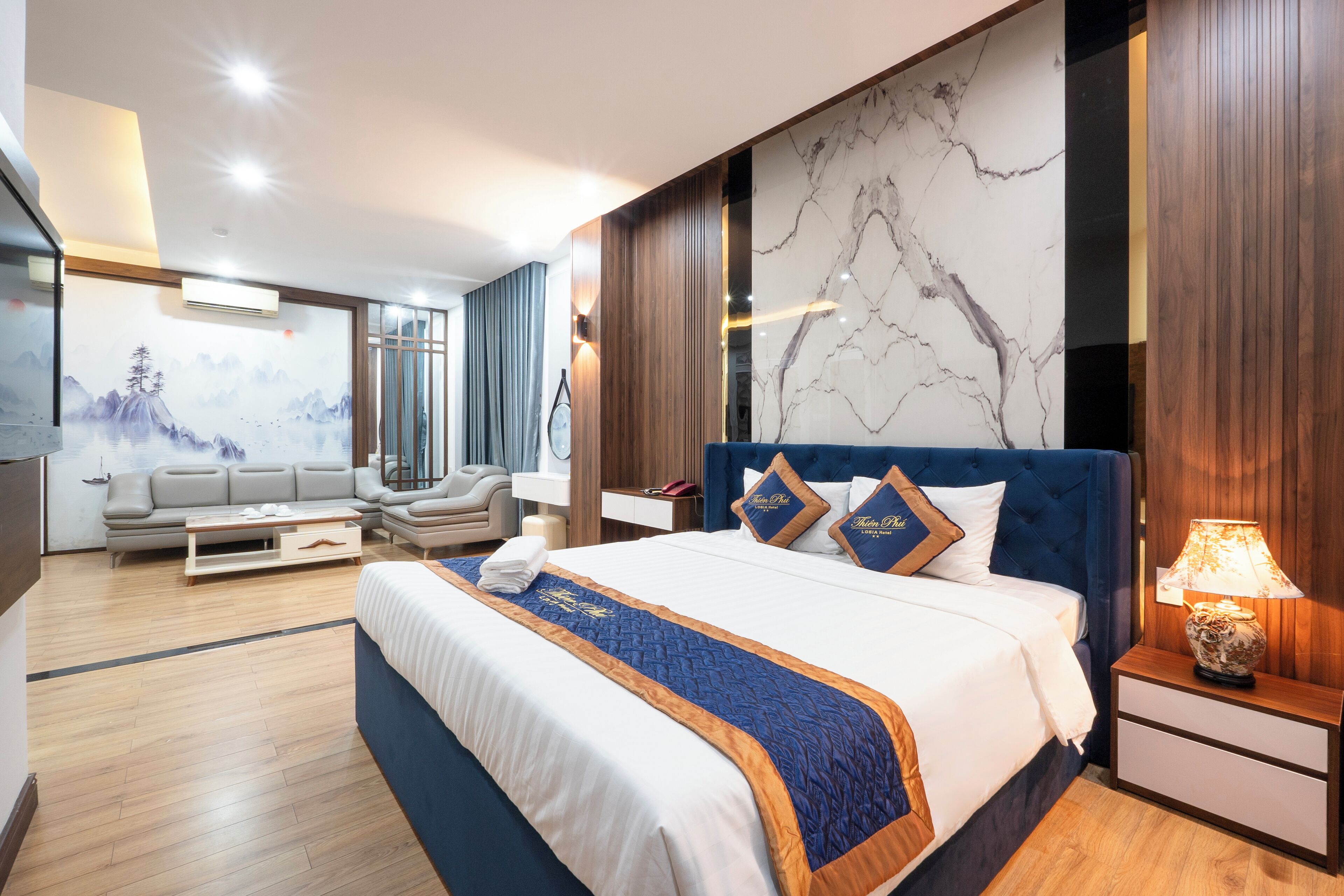 Ropa de cama de alta calidad, colchones con efecto memoria y minibar 