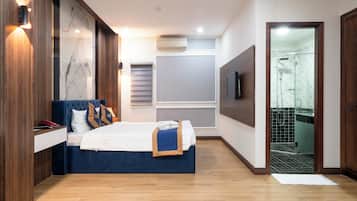 Habitación de lujo doble, 1 cama de matrimonio grande, vistas a la ciudad | Ropa de cama de alta calidad, colchones viscoelásticos, minibar