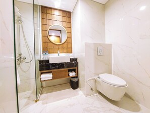 Junior Apartment, Garden View | Bathroom