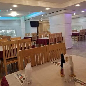 Free daily full breakfast