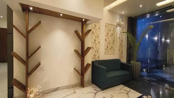 Standard Double Room | Living room | 32-inch flat-screen TV with cable channels