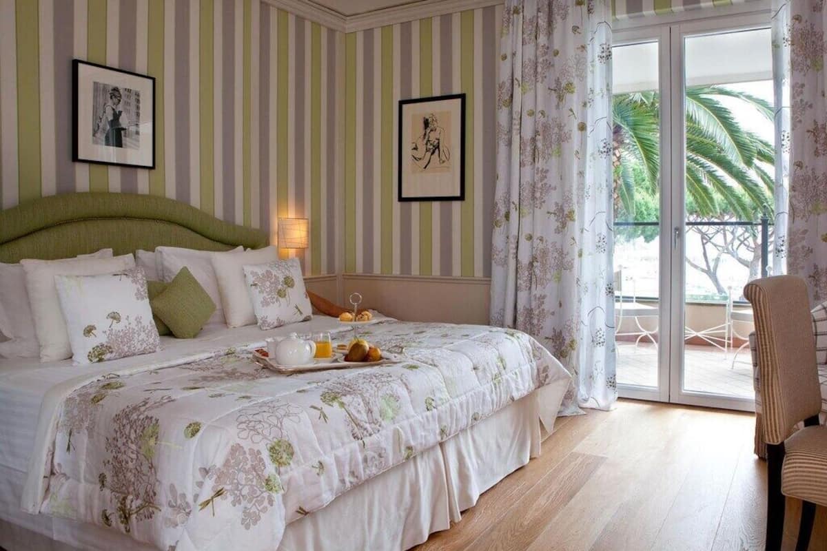 Frette Italian sheets, premium bedding, free minibar, in-room safe