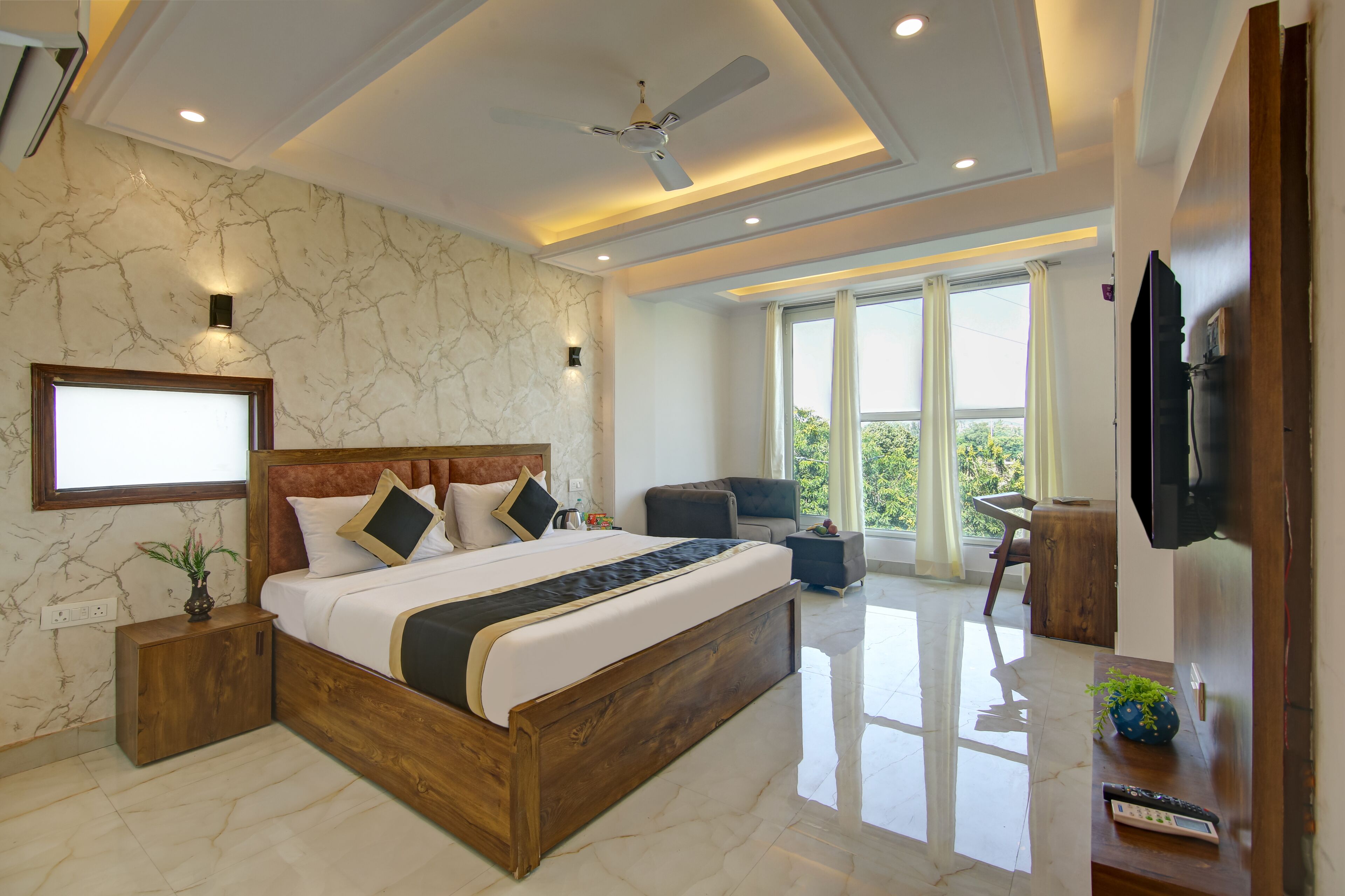 Premium Room | Hypo-allergenic bedding, desk, free WiFi, bed sheets