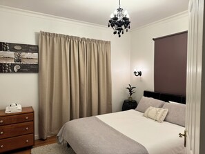 3 bedrooms, iron/ironing board, WiFi, bed sheets
