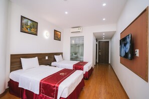 Superior Double Room, City View | Laptop workspace, soundproofing, free WiFi, bed sheets - Thành An Hotel (Ha Long)