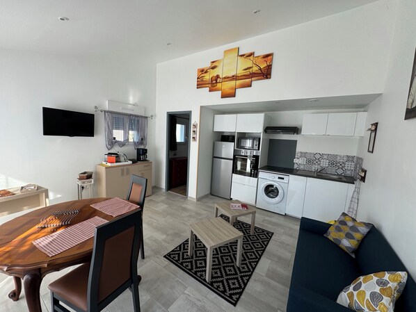 TV - Apt 28 m2 ,a 10 mn du Vieux Port La Rochelle ,10 mn du Pont île de ré, (Dompierre-sur-Mer)