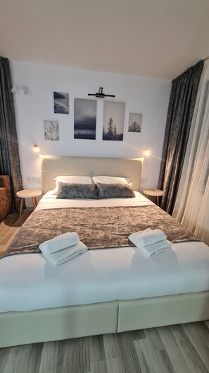1 bedroom, down comforters, desk, laptop workspace - Monfort A (Bansko)