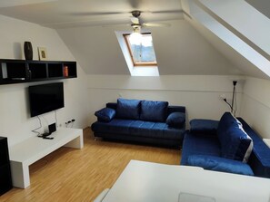 TV - Cozy apartment just few minutes of walk to lake and castle of Bled (Radovljica)