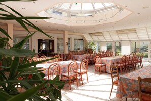 Frokost og middag serveres, tyske retter