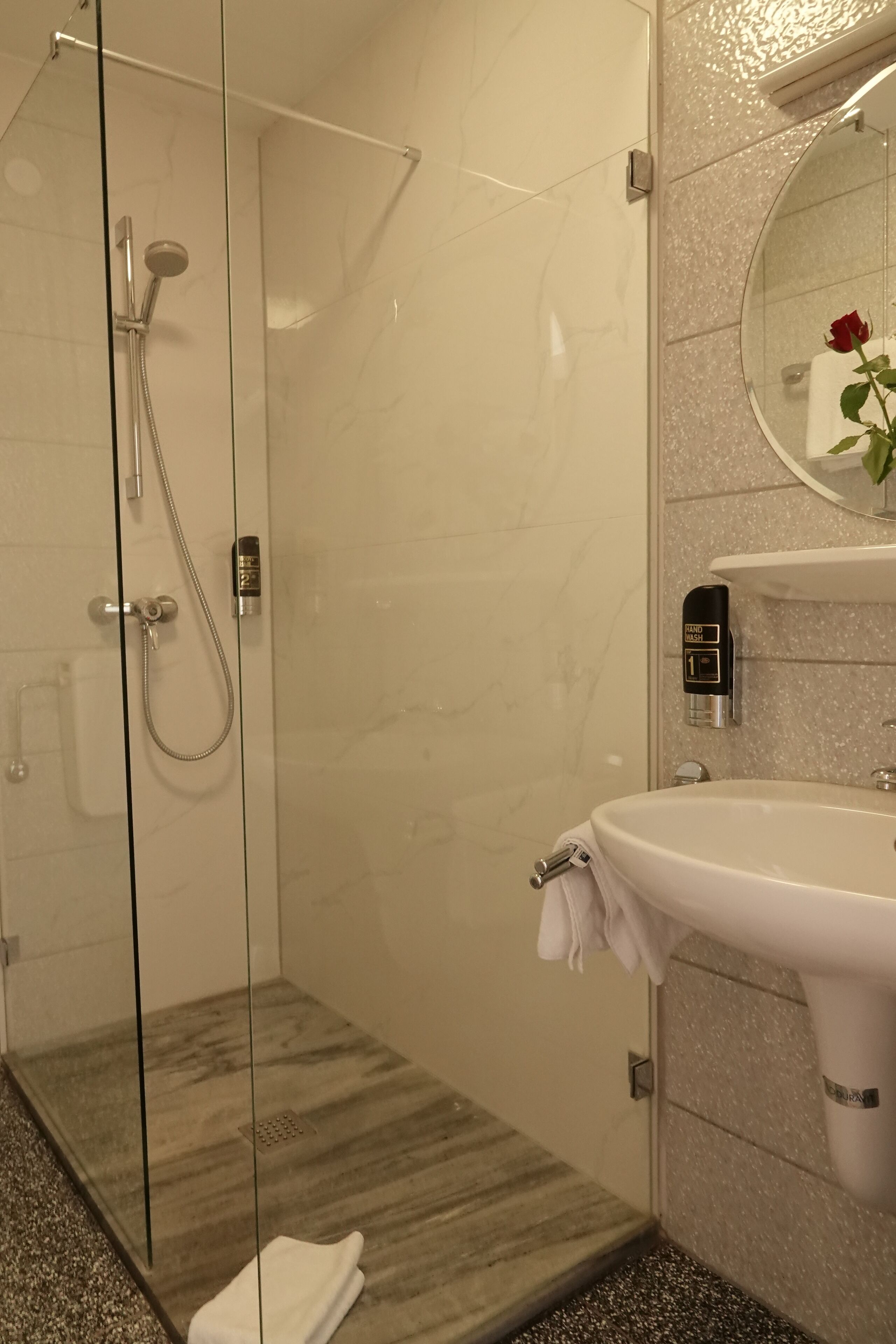 Foto - Hotel-Restaurant Zum Kirschbaum