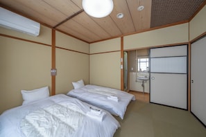 Private Japanese Style Twin Room - komorebi hostel-your cozy place- (Takayama)
