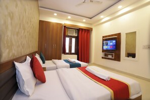 Deluxe-Zweibettzimmer | Zimmersafe, Schreibtisch, laptopgeeigneter Arbeitsplatz