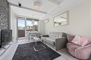City Apartment | Living room