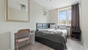 1 habitación, tabla de planchar con plancha, wifi gratis y ropa de cama