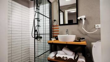 Classic Room, 1 King Bed | Bathroom