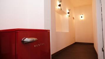 Classic Room, 1 King Bed | WiFi (free)