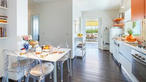 Kühlschrank, Ofen, Herdplatte, Geschirrspüler