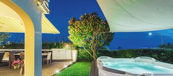 House "The Seagull" with garden/ grill/ jacuzzi sea view