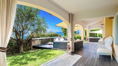 House "The Seagull" with garden/ grill/ jacuzzi sea view