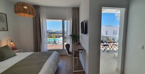 Deluxe House | 3 bedrooms, individually decorated, iron/ironing board - Serena Holiday Homes by LIVVO (Yaiza)