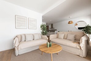 Casa familiar, 3 habitaciones, para no fumadores | Área de sala de estar | Televisión de pantalla plana 