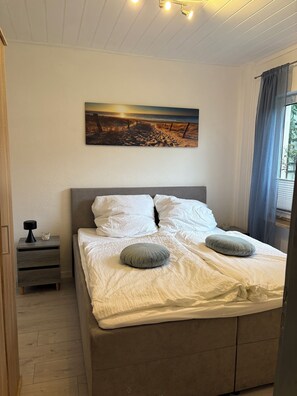 1 bedroom, bed sheets