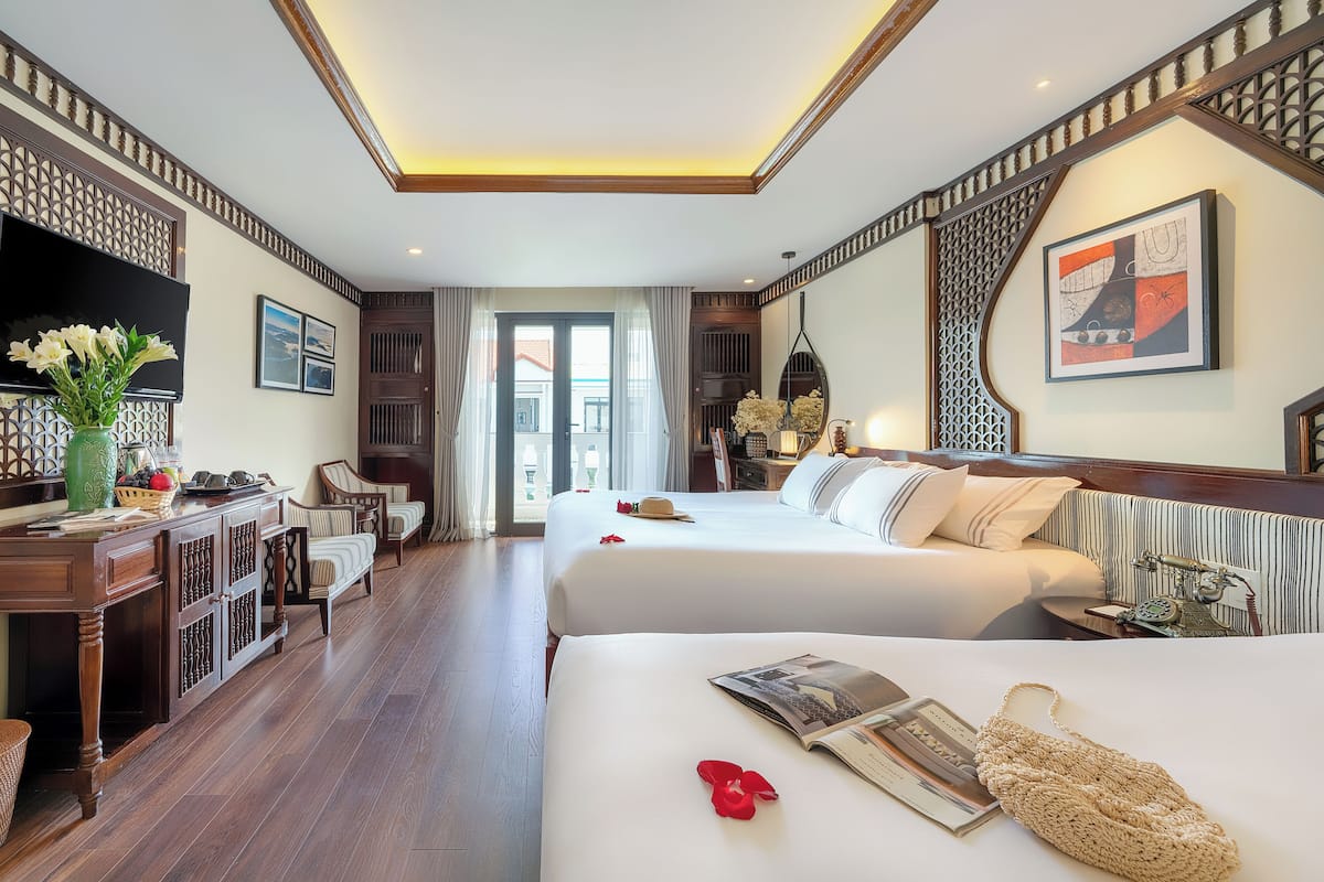 Familie driepersoonskamer | Luxe beddengoed, bedden met traagschuimmatras, een minibar