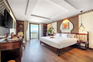 Royal Double Room, Bathtub | Premium bedding, memory foam beds, minibar, in-room safe