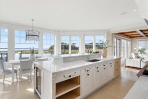 Fridge, microwave, oven, dishwasher - Oceanview Mansion: 2 Deep Water Slips Up to 80' (Ocean City)