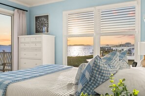 4 bedrooms, iron/ironing board, travel crib, WiFi - Bayfront Sunset Sanctuary @ Stone Harbor (Ocean City)
