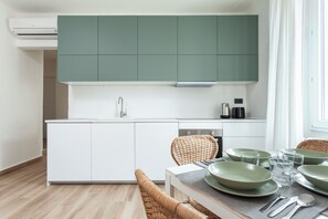 Fridge, microwave, oven, stovetop - Greenway Apartment, Colonno, Italy (Colonno)