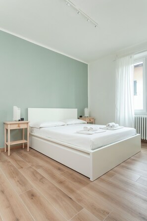 2 bedrooms, in-room safe, desk, iron/ironing board - Greenway Apartment, Colonno, Italy (Colonno)