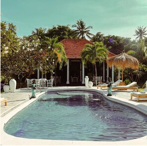 Outdoor pool, pool umbrellas, sun loungers