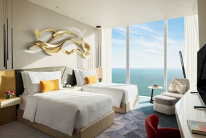 Club Twin Room (Skyline) | Premium bedding, minibar, in-room safe, desk