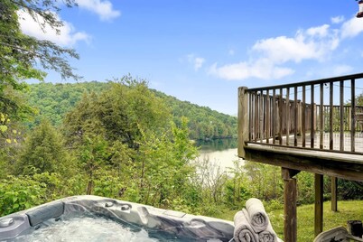 Waterfront, hot tub, dock, beautiful view