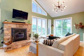 TV, fireplace, offices