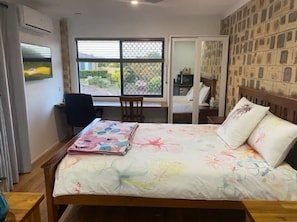 1 chambre, fer et planche à repasser, Wi-Fi, draps fournis