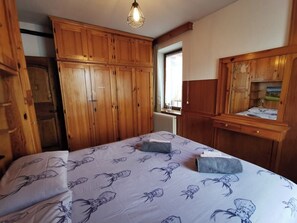 2 soverom, strykejern/-brett, wi-fi og sengetøy