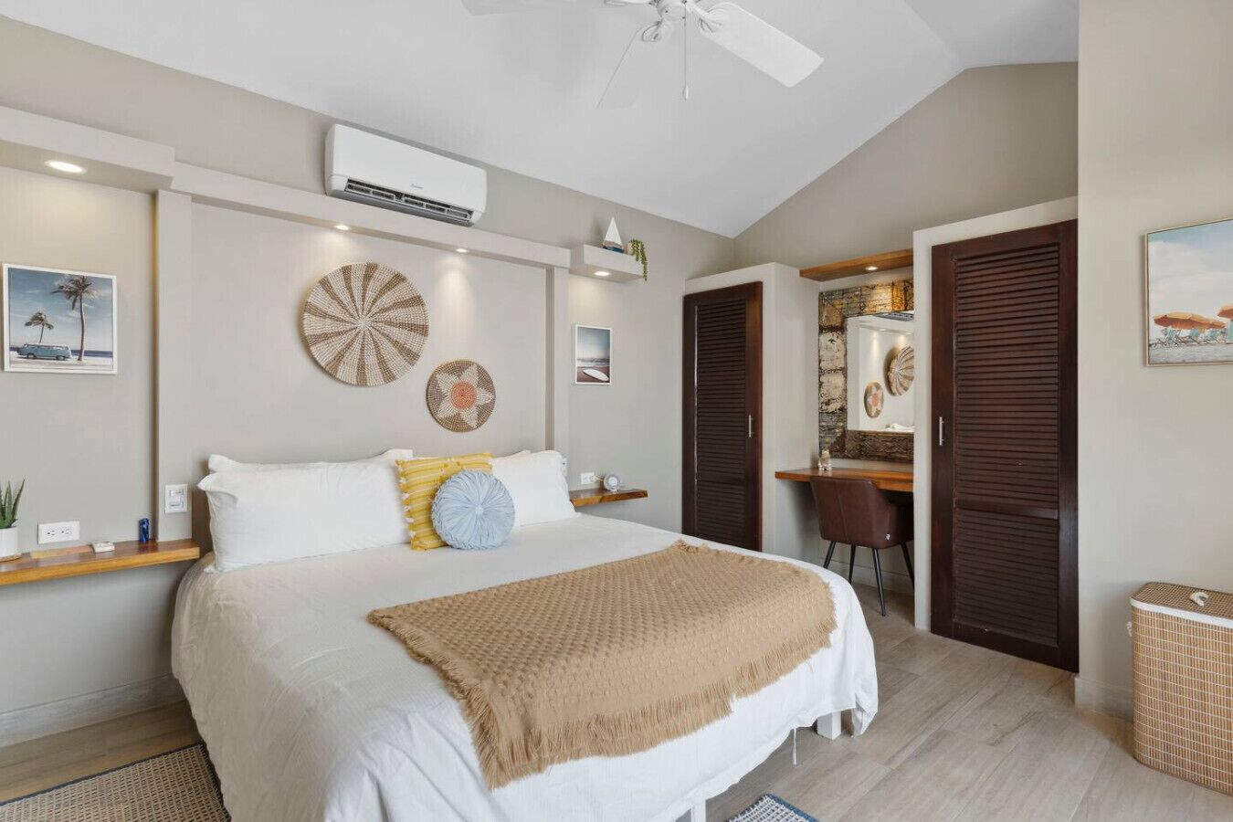 3 soveværelser, skrivebord, strygejern/strygebræt, weekendseng