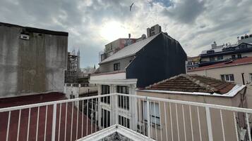 Habitación doble urbana | Vista del balcón