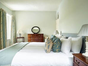 3 soverom, skrivebord, strykejern/-brett og wi-fi (inkludert)