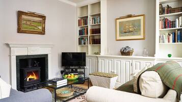 Smart TV, fireplace, books, offices