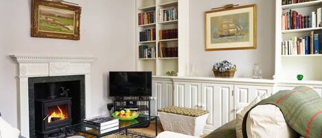 Smart TV, fireplace, books, offices
