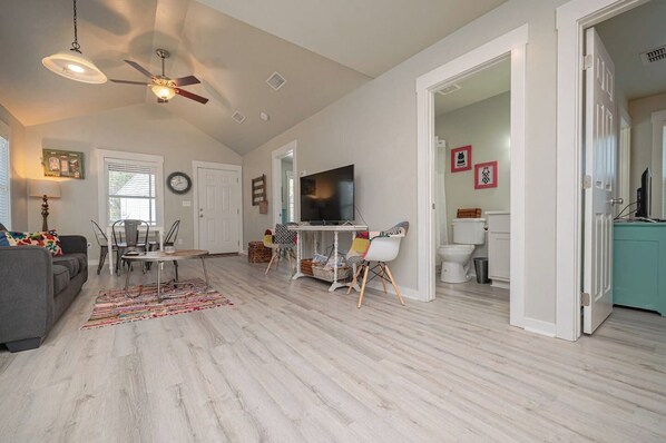 Smart TV, offices - This cottage is a 2 bedroom(s), 2 bathrooms, located in Rockport, TX. (Rockport)