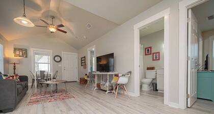 This cottage is a 2 bedroom(s), 2 bathrooms, located in Rockport, TX.