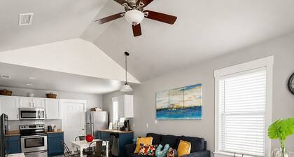 This cottage is a 2 bedroom(s), 2 bathrooms, located in Rockport, TX.